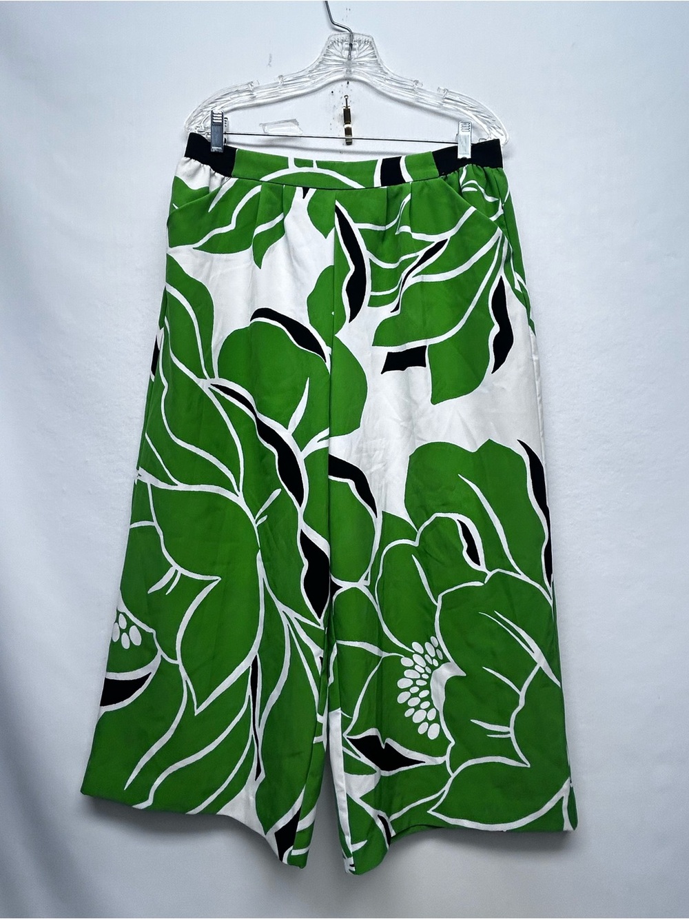 Worthington Green White Black Floral Capris